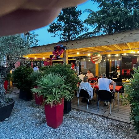 Hotel Le Cosy Pont-de-Chéruy 外观 照片