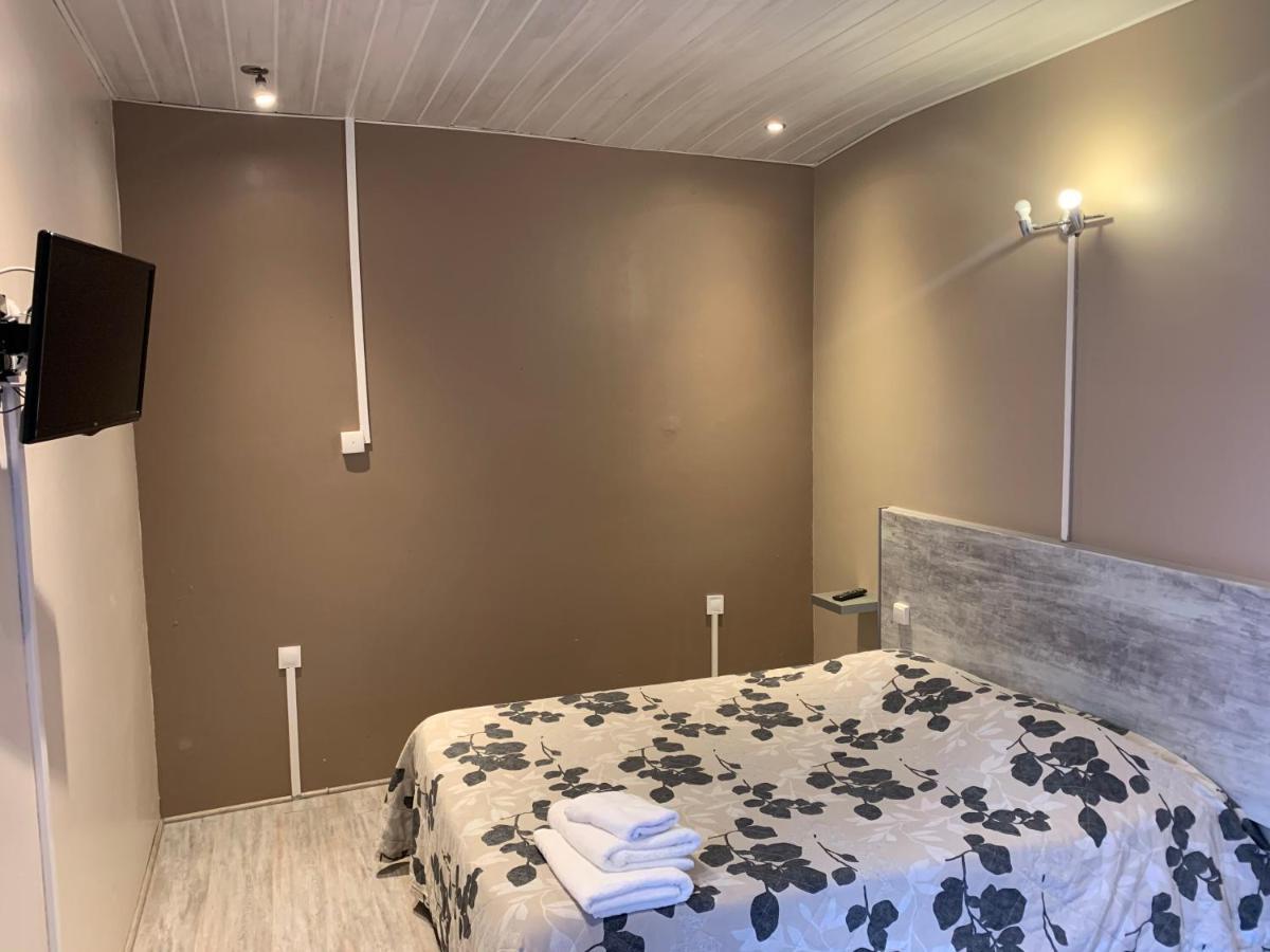 Hotel Le Cosy Pont-de-Chéruy 外观 照片
